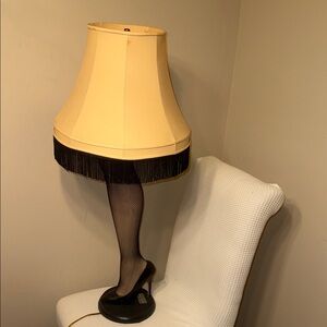VINTAGE ORIGINAL LEG LAMP